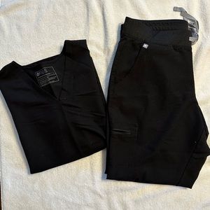 Figs women’s scrubs, large